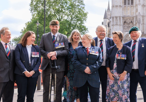 How Social Media Influencers are Banding To Help Homeless Veterans